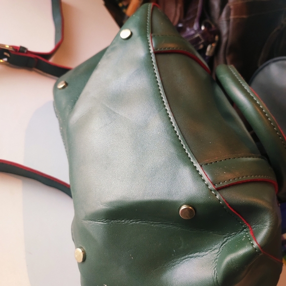 Authentic Discoat bag dark polo green colour heavy quality plus very unique look - Picture 6 of 12